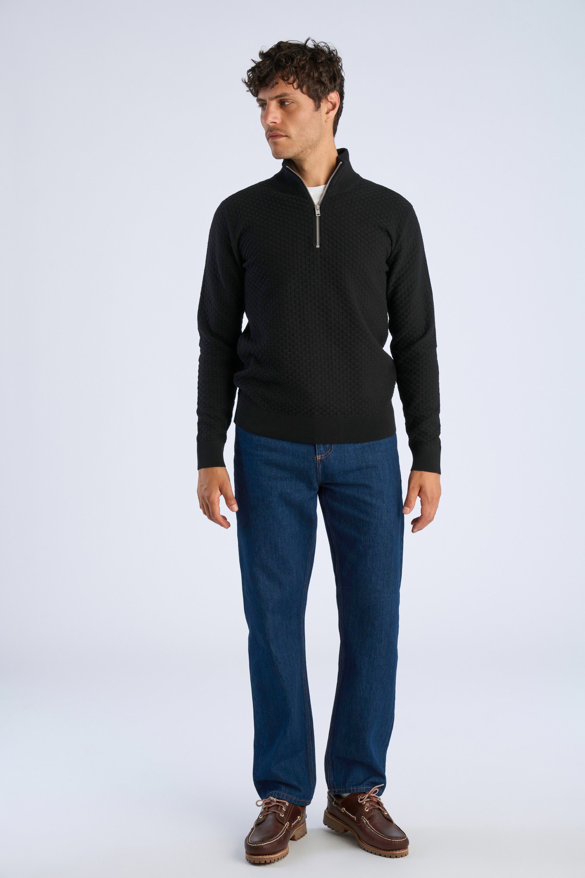 Structure half zip