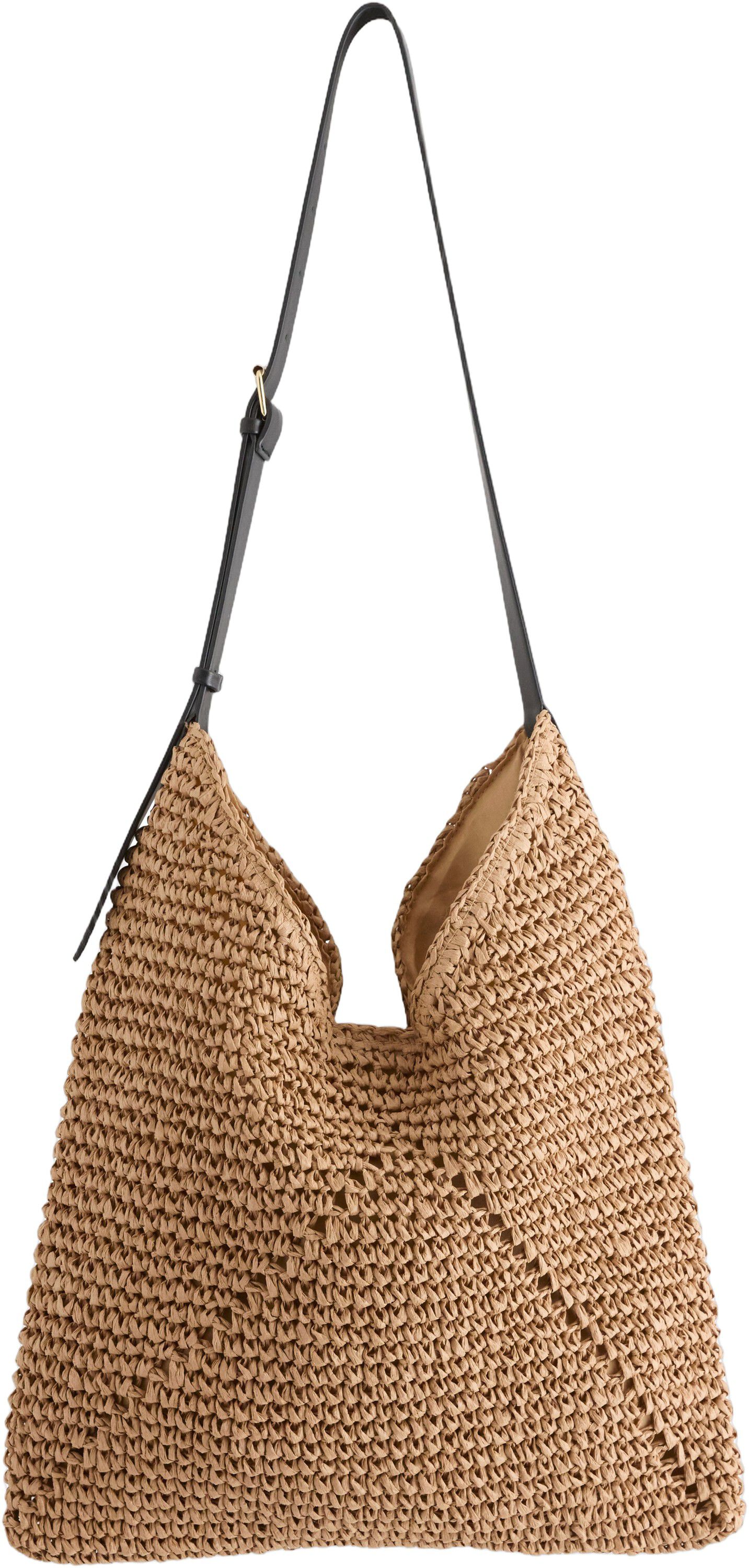 Medium sized straw bag with shoulde