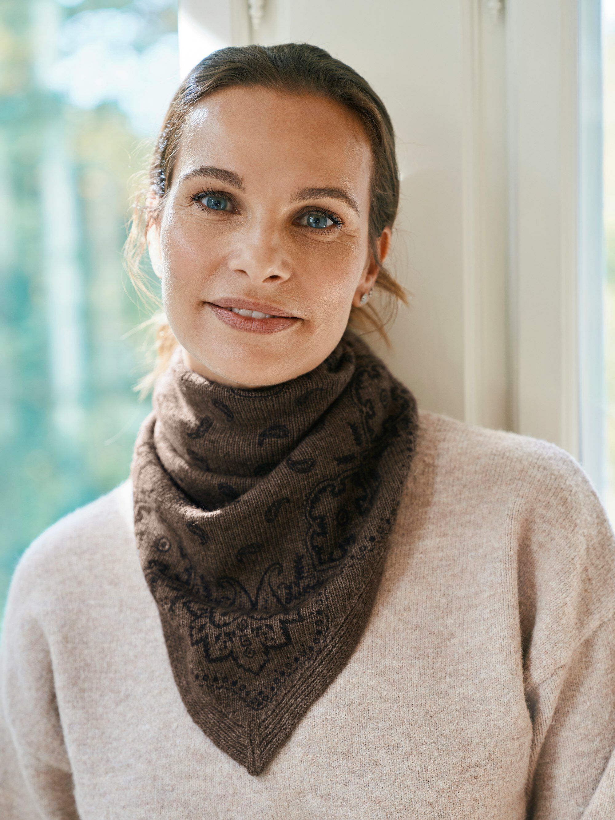 Lolana Paisley Knit Scarf