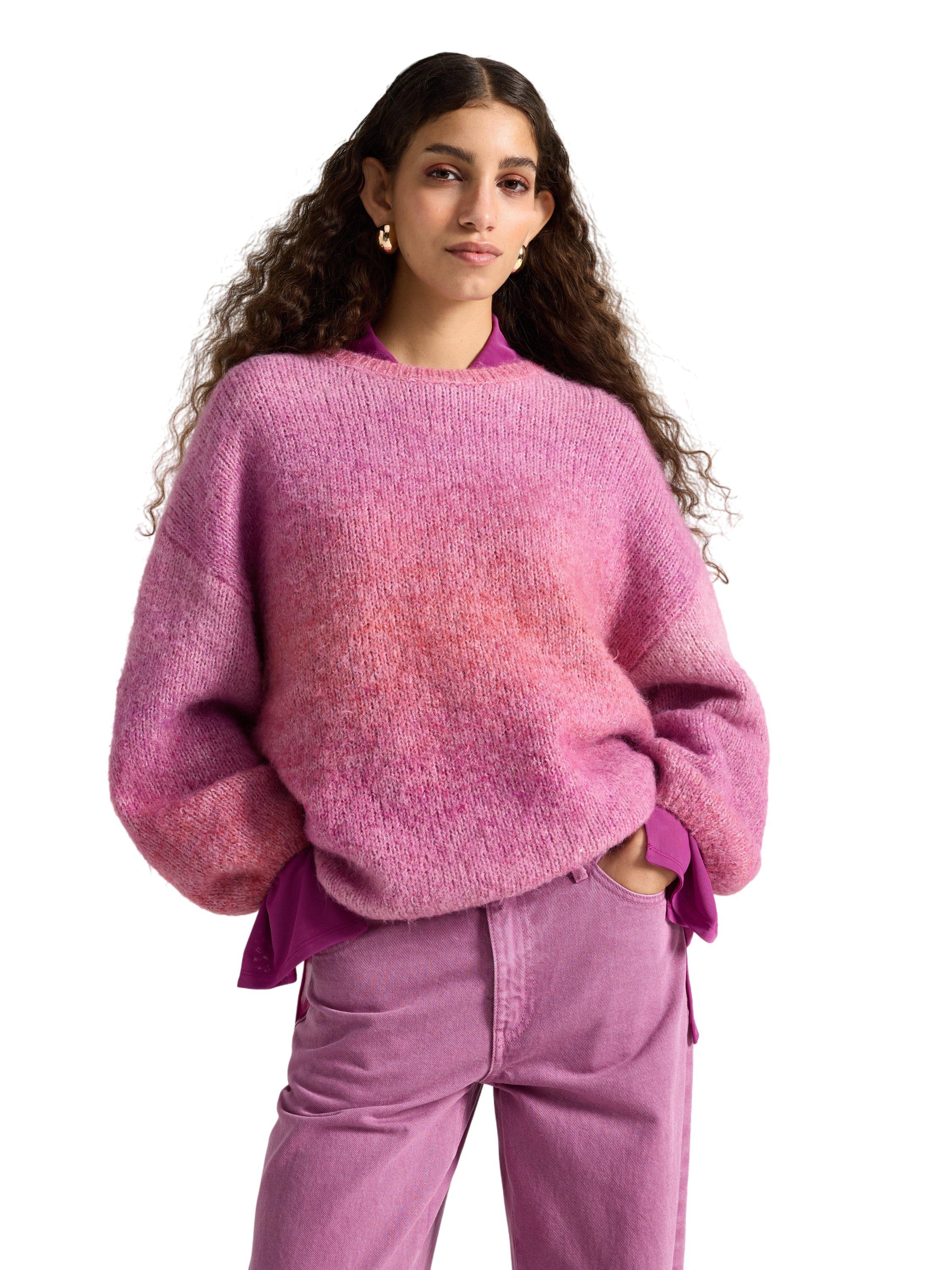 Soft knitted jumper with an oversiz