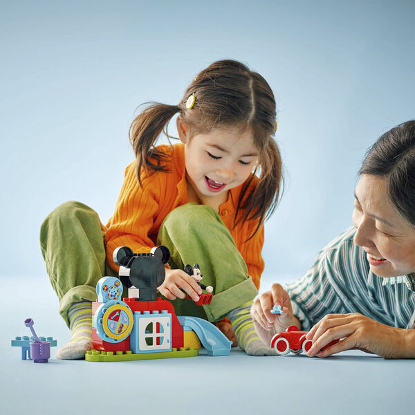 Mickeys klubhus og bil 10454