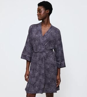 Aura Spotlight Robe 01