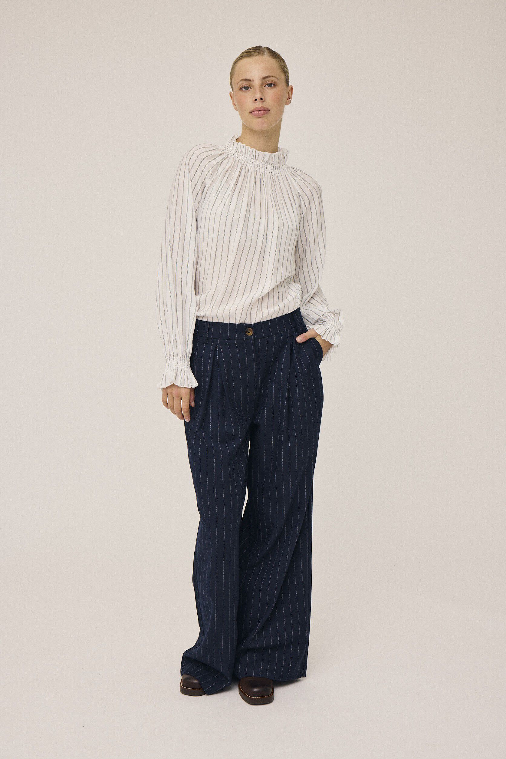 Grady 3 Lang&aelig;rmede bluse med h&oslash;j krave - LENZINGECOVERO