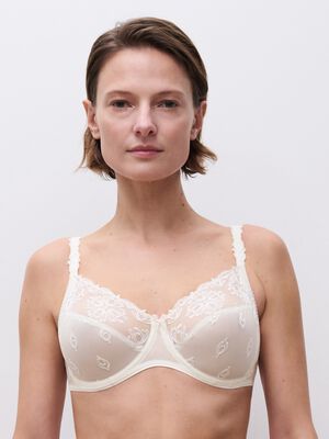Champs Elysees Very covering underwired bra