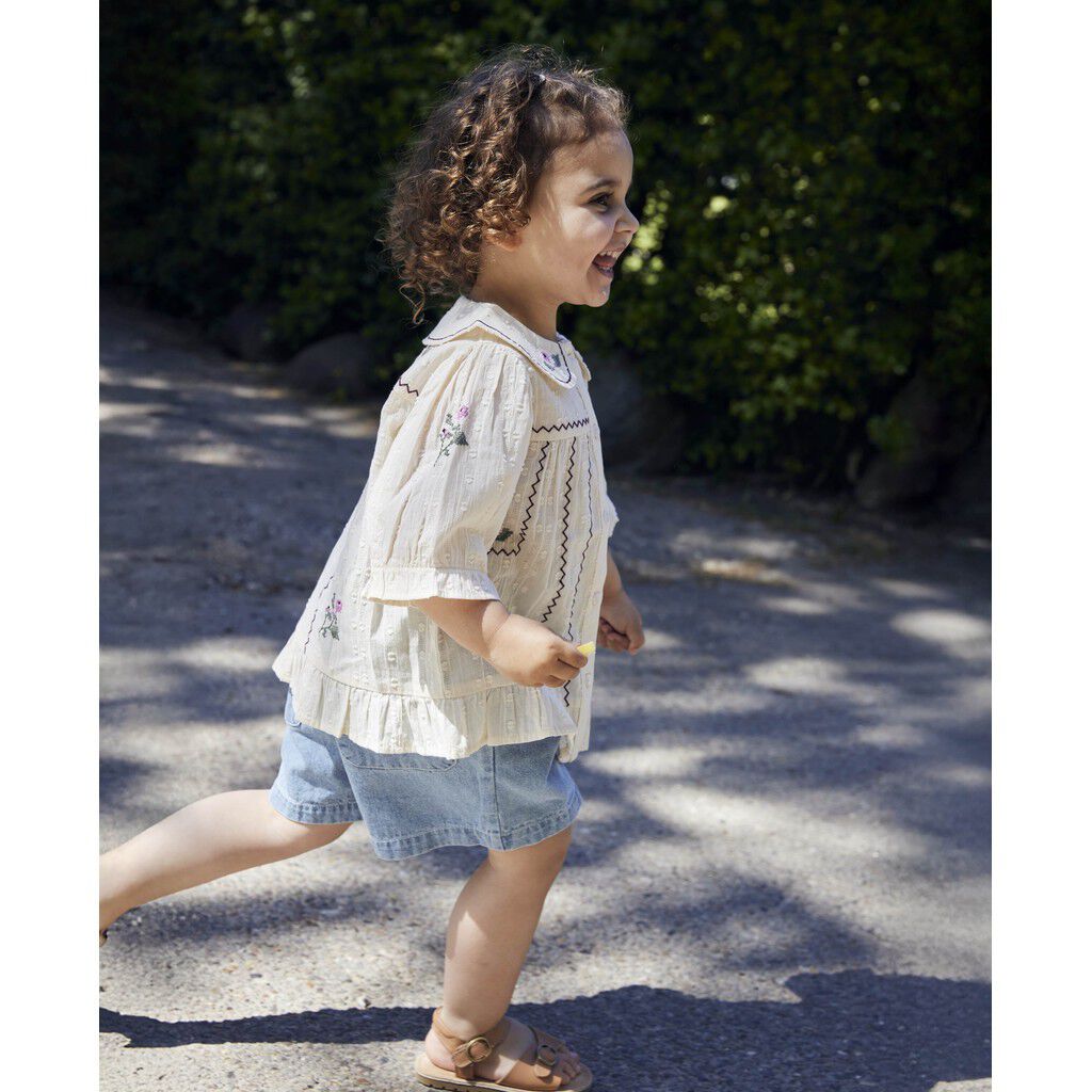 DOBBY SS ROSE EMBR BLOUSE