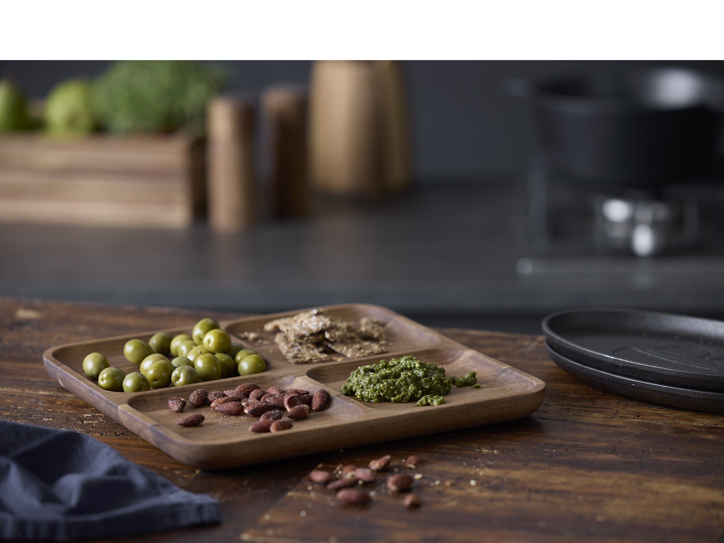 Serveringsfat 30,5 x 30,5 x 2,5 cm Akasietre