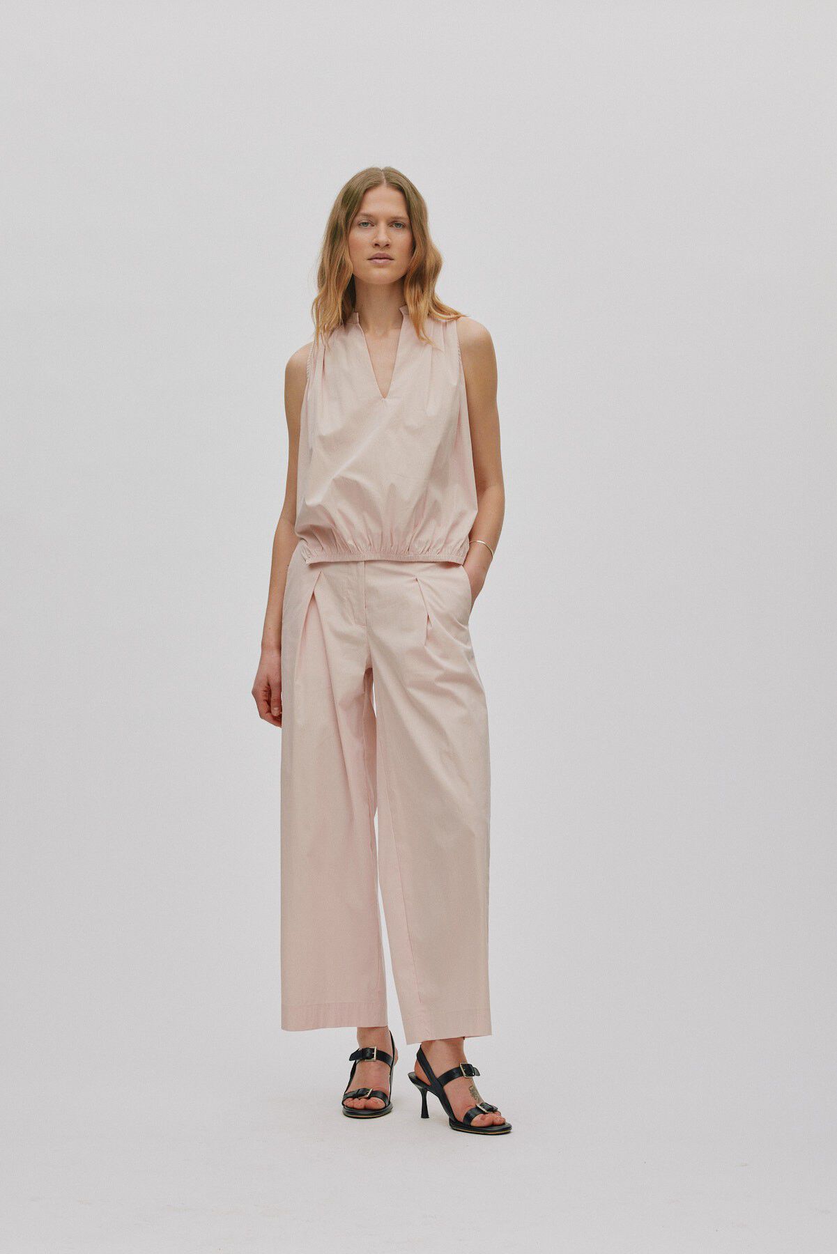 Papery sleeveless blouse - Ingeborg