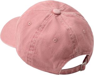 Kasket med broderet tekst foran.