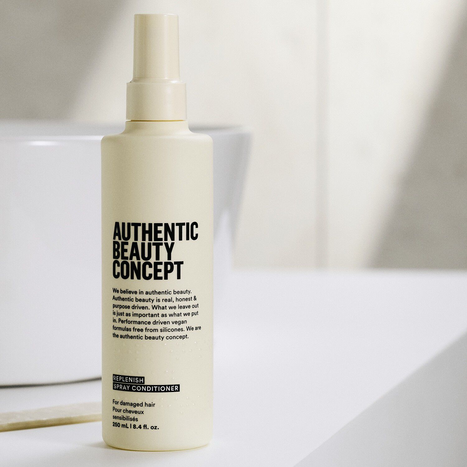 Replenish Spray Conditioner - Glansgivende og udfiltrende leave-in h&aring;r
