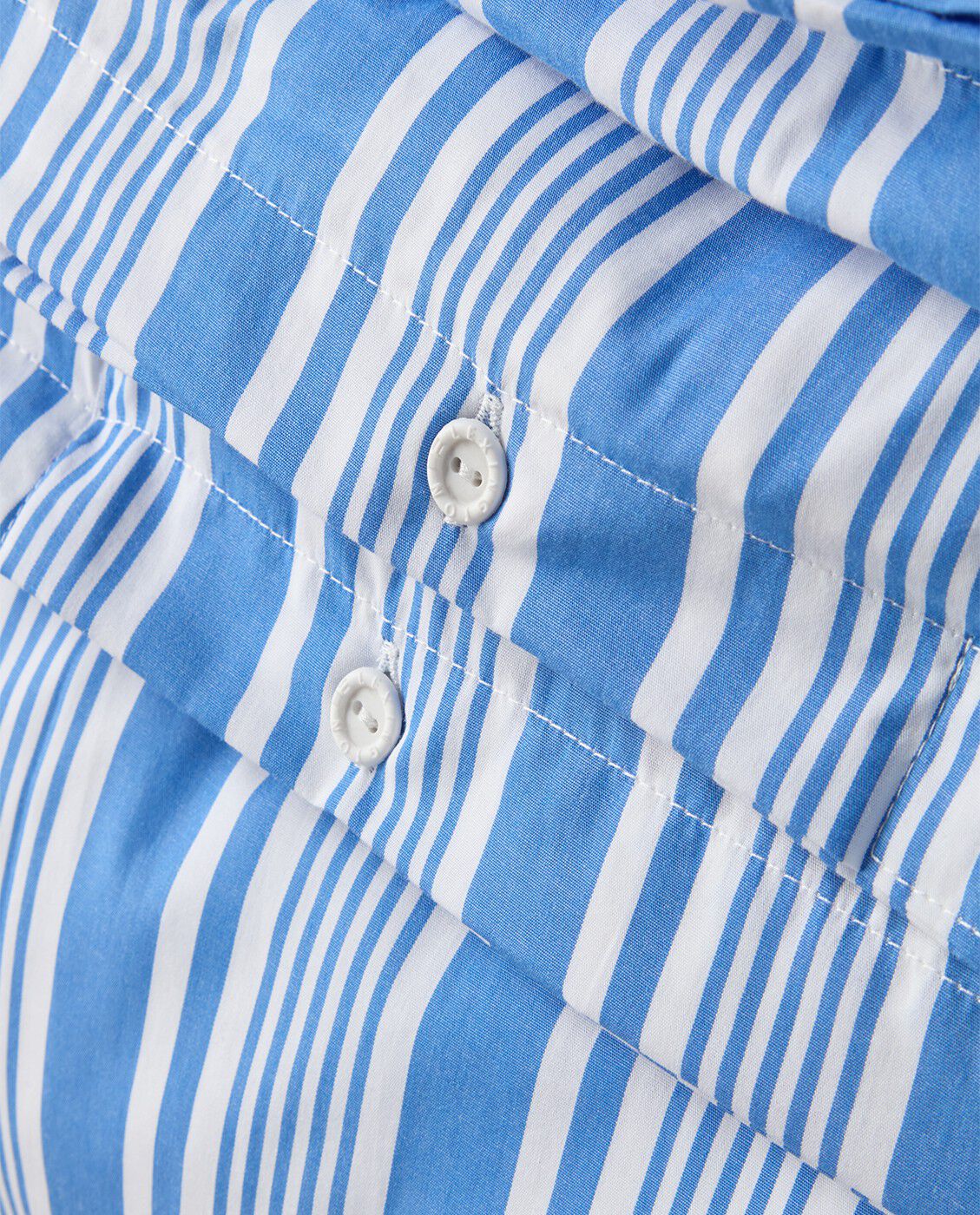 Stribet senges�t i bomuld poplin bl�/hvid