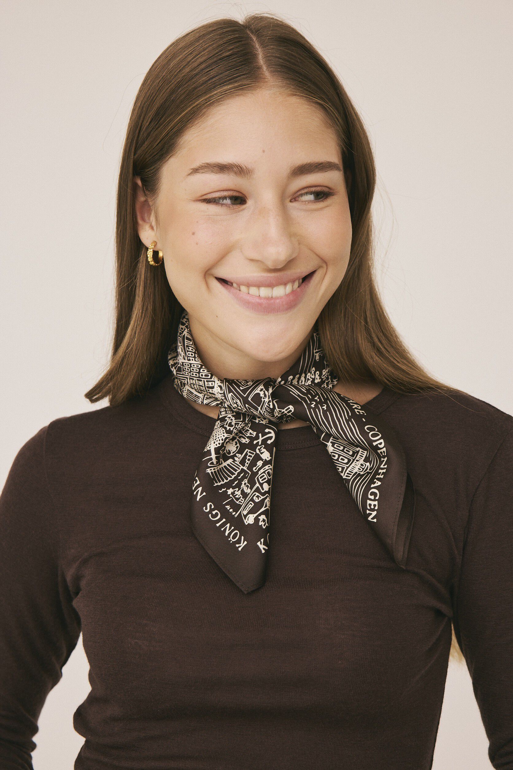 Magasin Iconic Scarf 53x53cm - 100% Silke