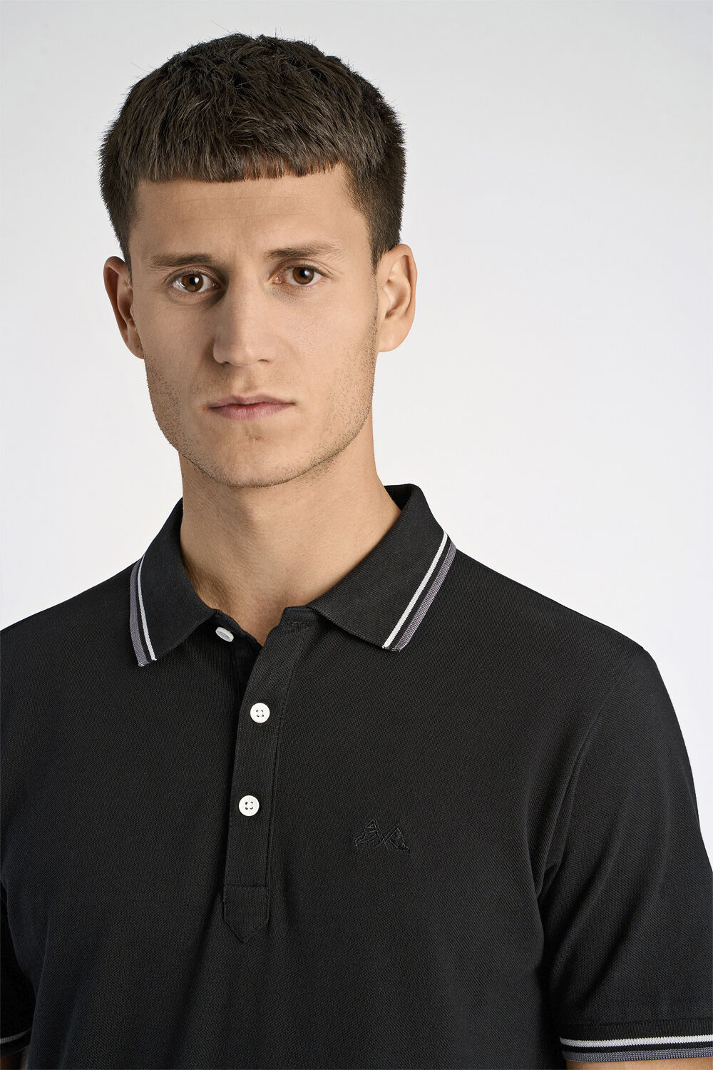 Polo shirt w. contrast piping
