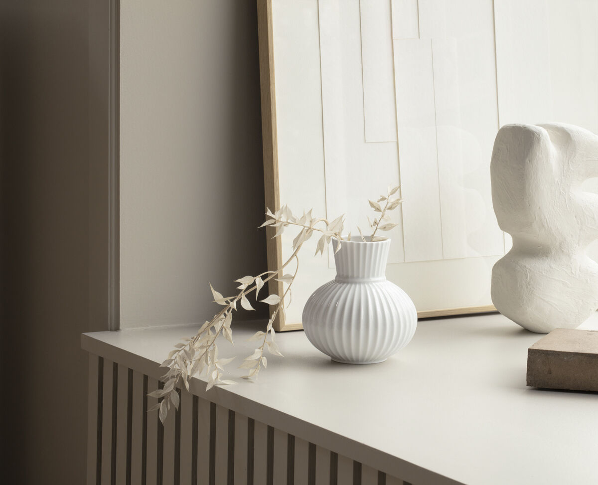 Lyngby Tura Vase H14. 5 hvid porcel&aelig;n