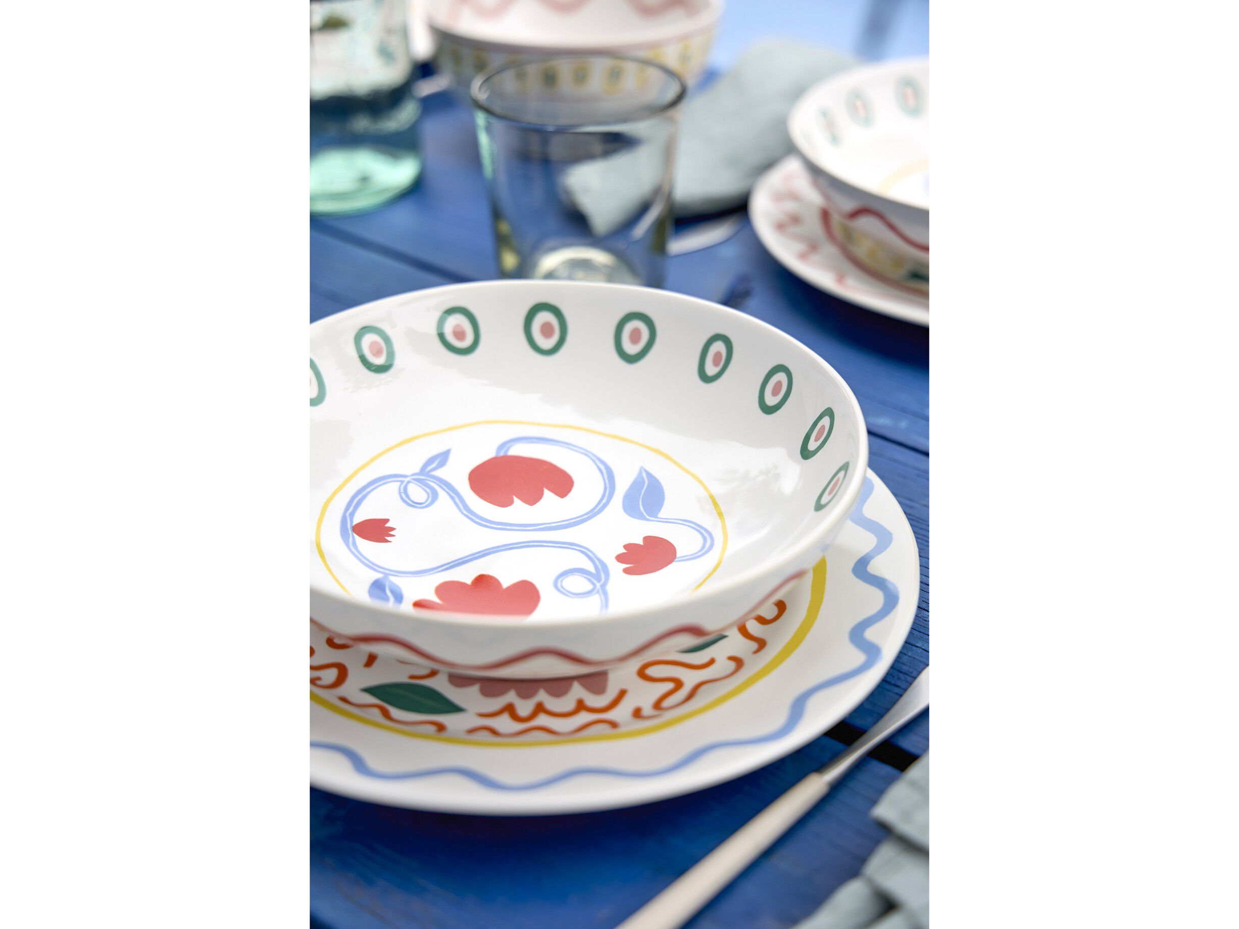 Salat-/pastatallerken dyp Bliss 25 cm R&oslash;d/Hvit/Bl&aring; Keramikk