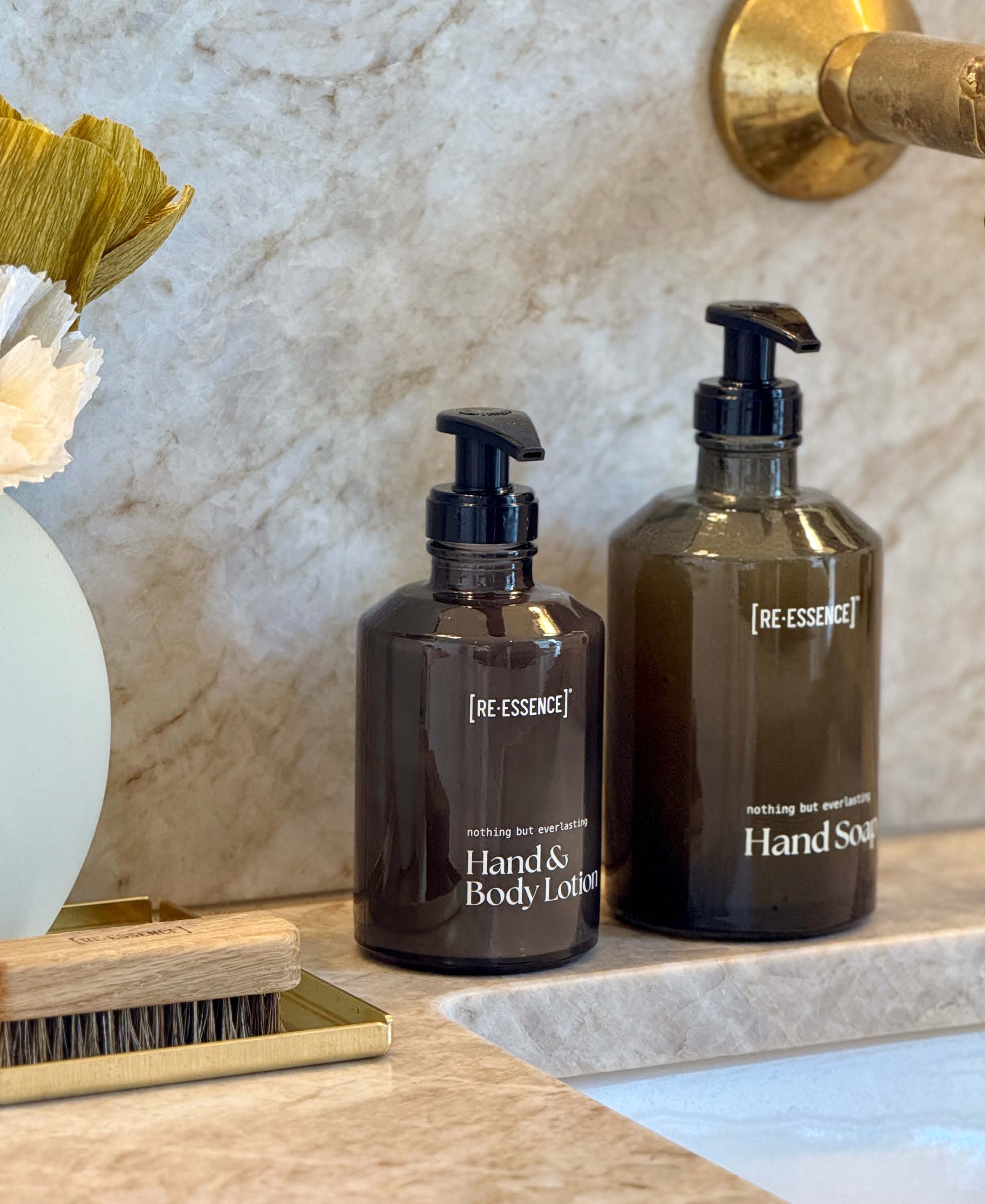 Hand & Body Lotion i glasdispenser (Citrongr&aelig;s/Rosmarin/Cedertr&aelig;)