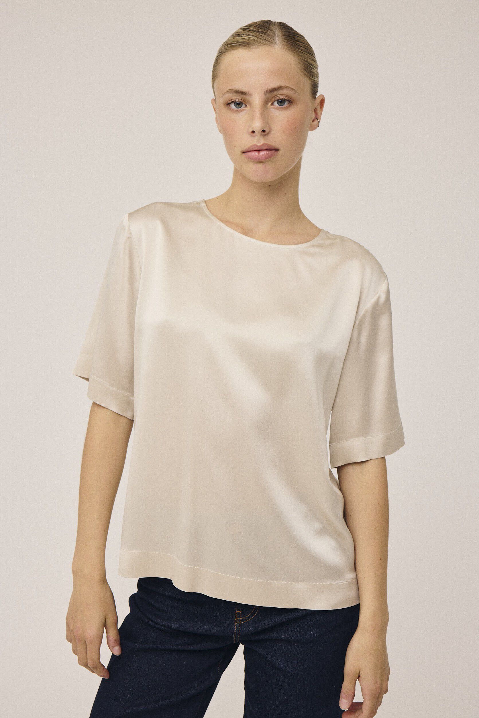 Gia 2 Kort&aelig;rmede bluse - 100% silke