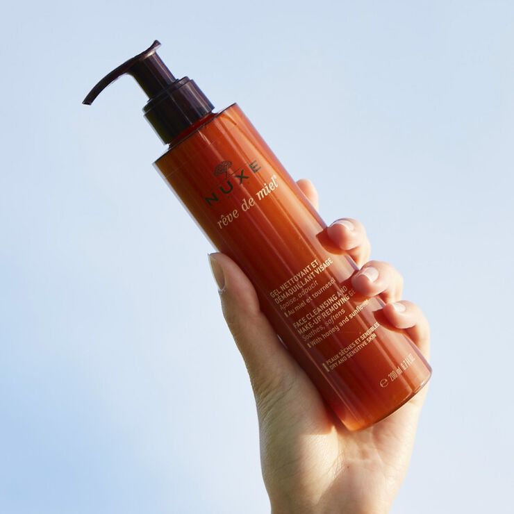 Face Cleansing And Make-up Removing Gel