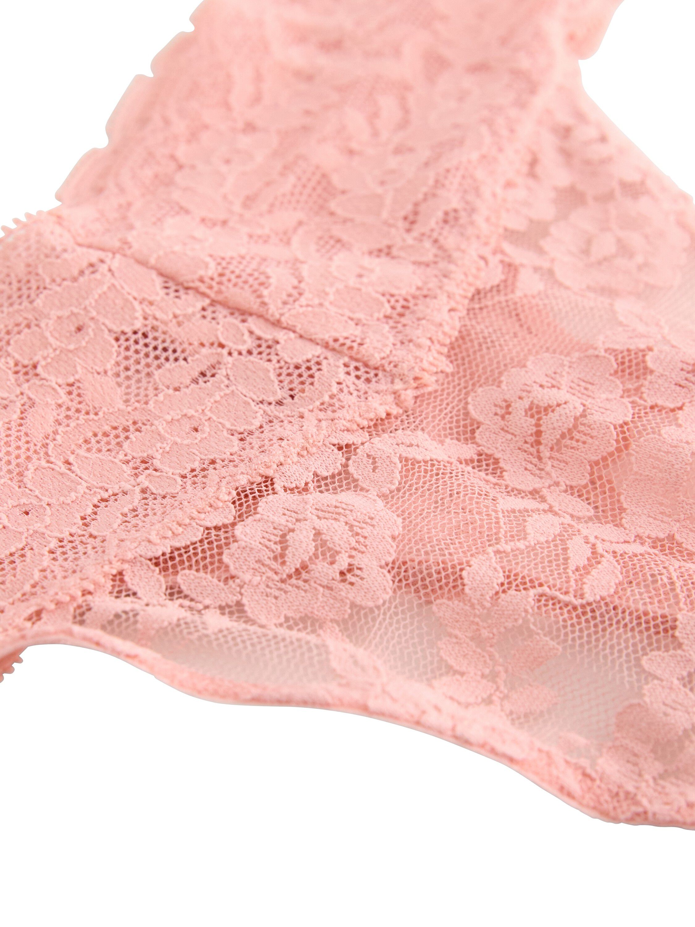 Stringtrosor i mjuk spets med l&aring;g m