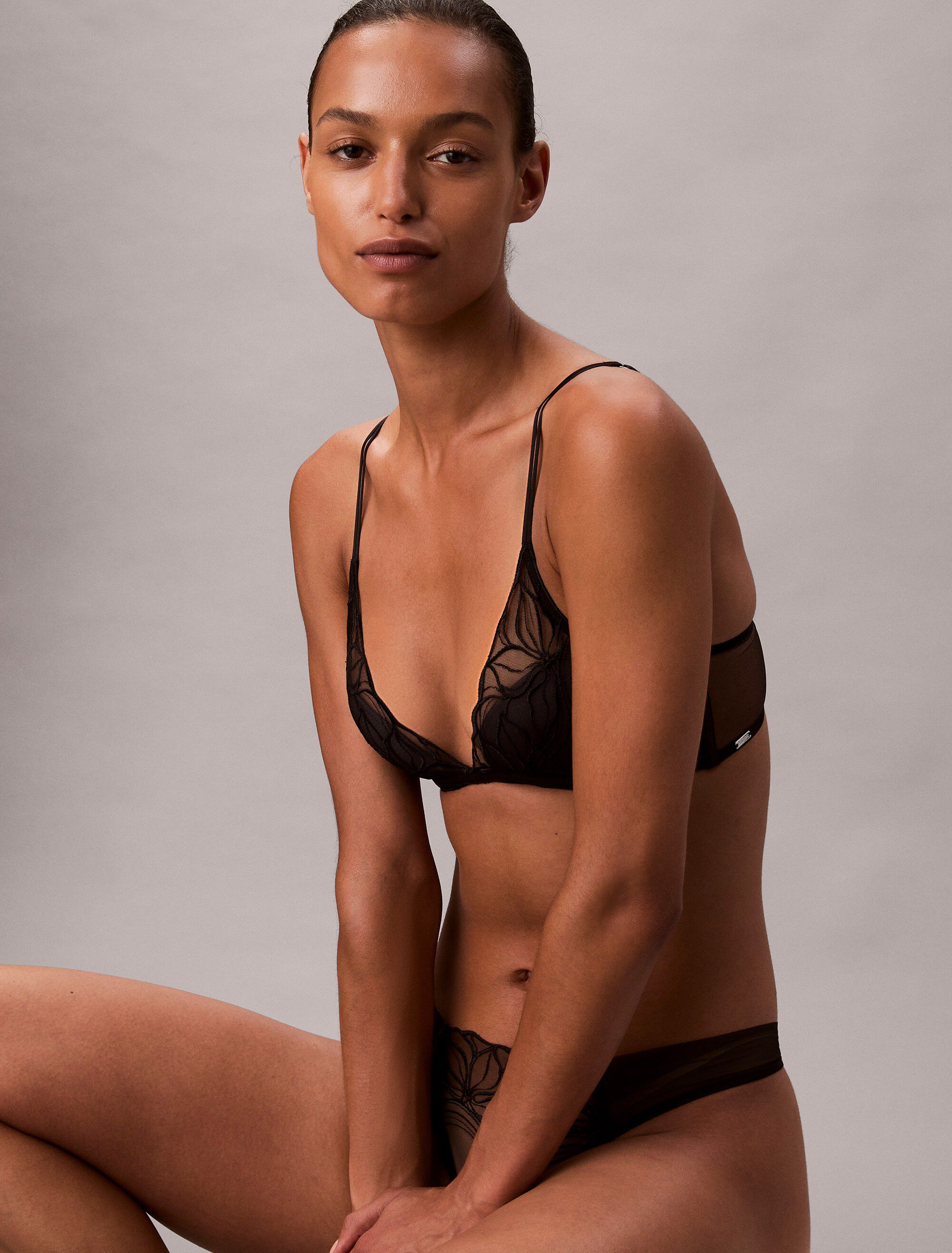 LIGHTLY LINED PLUNGE