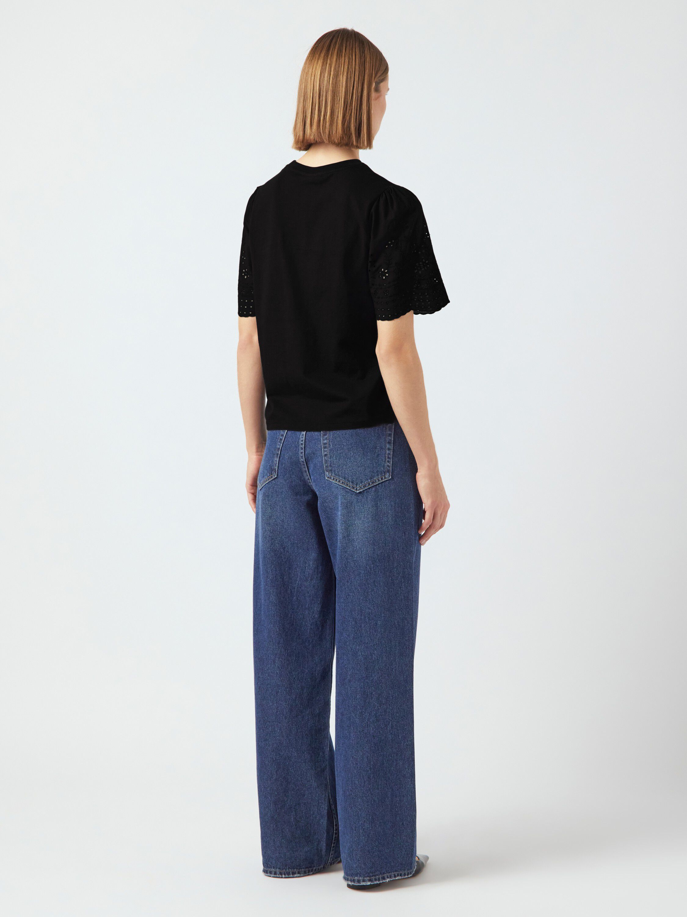YASLEX SS TOP W. EMB SLEEVES S. NOO