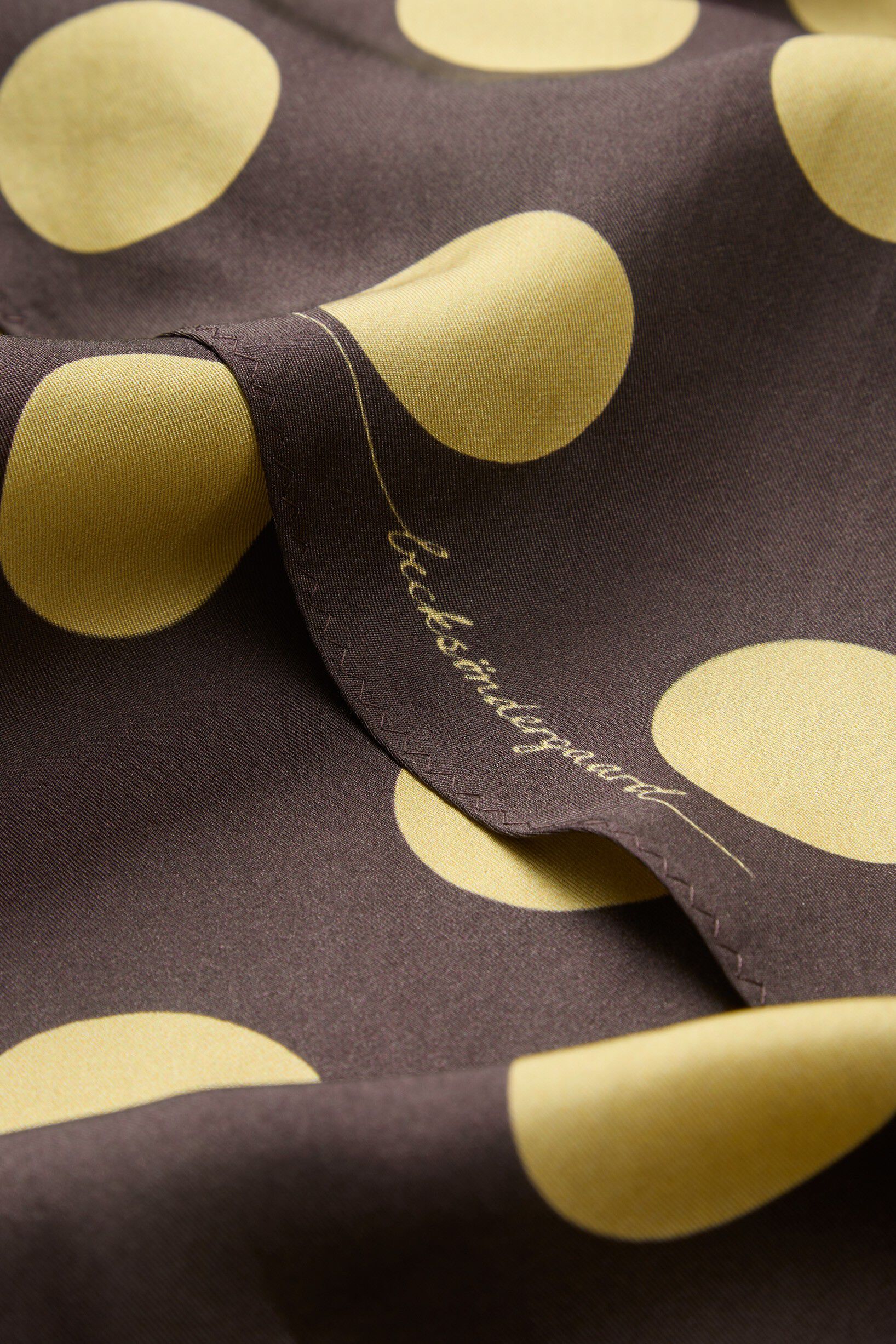 Maxi Polka Triangle Sia Scarf