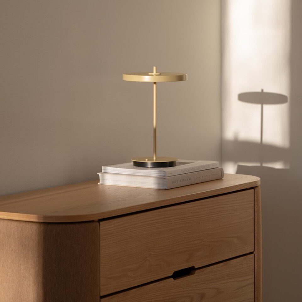 Asteria Move Monochrome