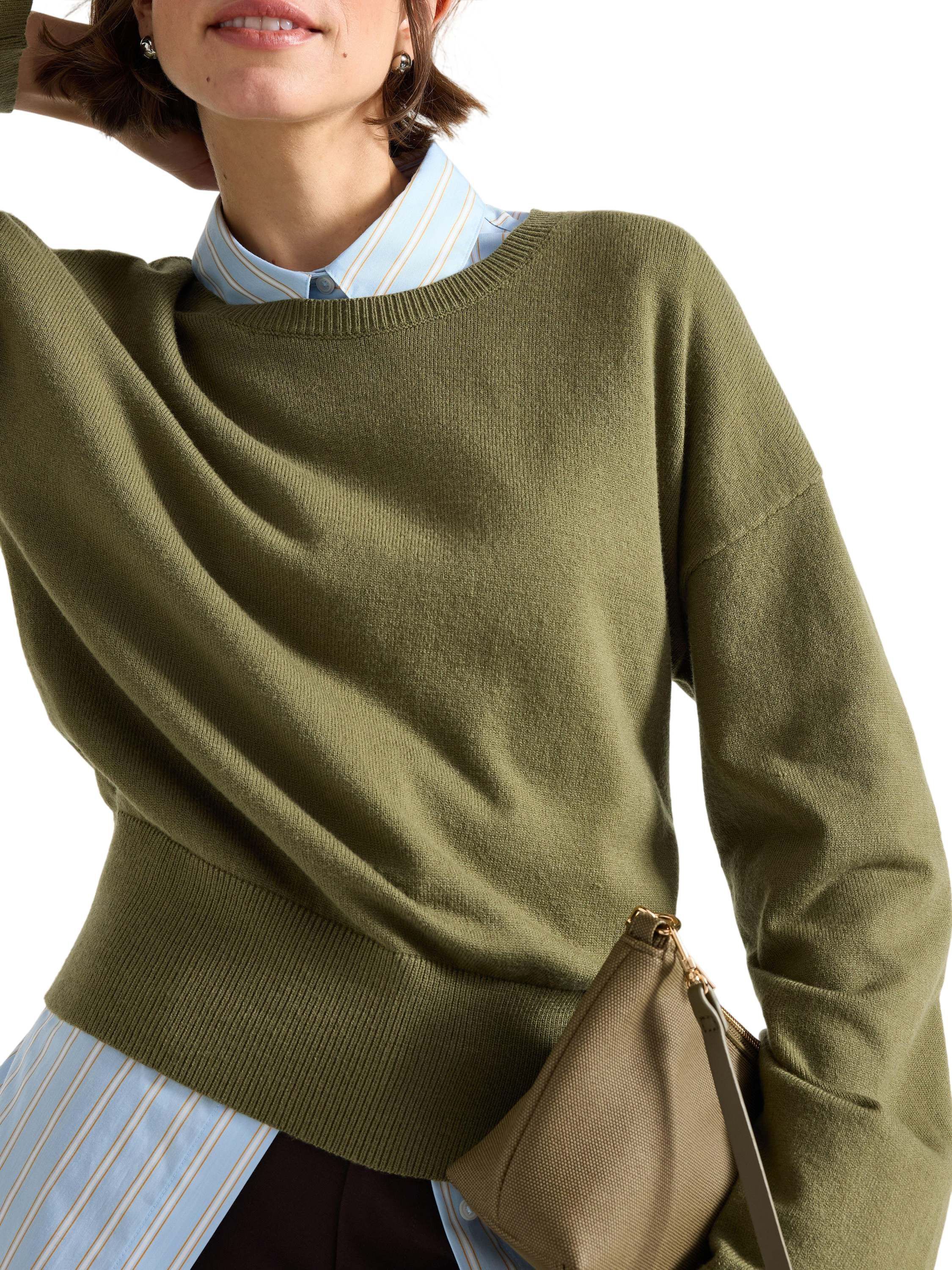 Strikket tr&oslash;je med en afslappet pas