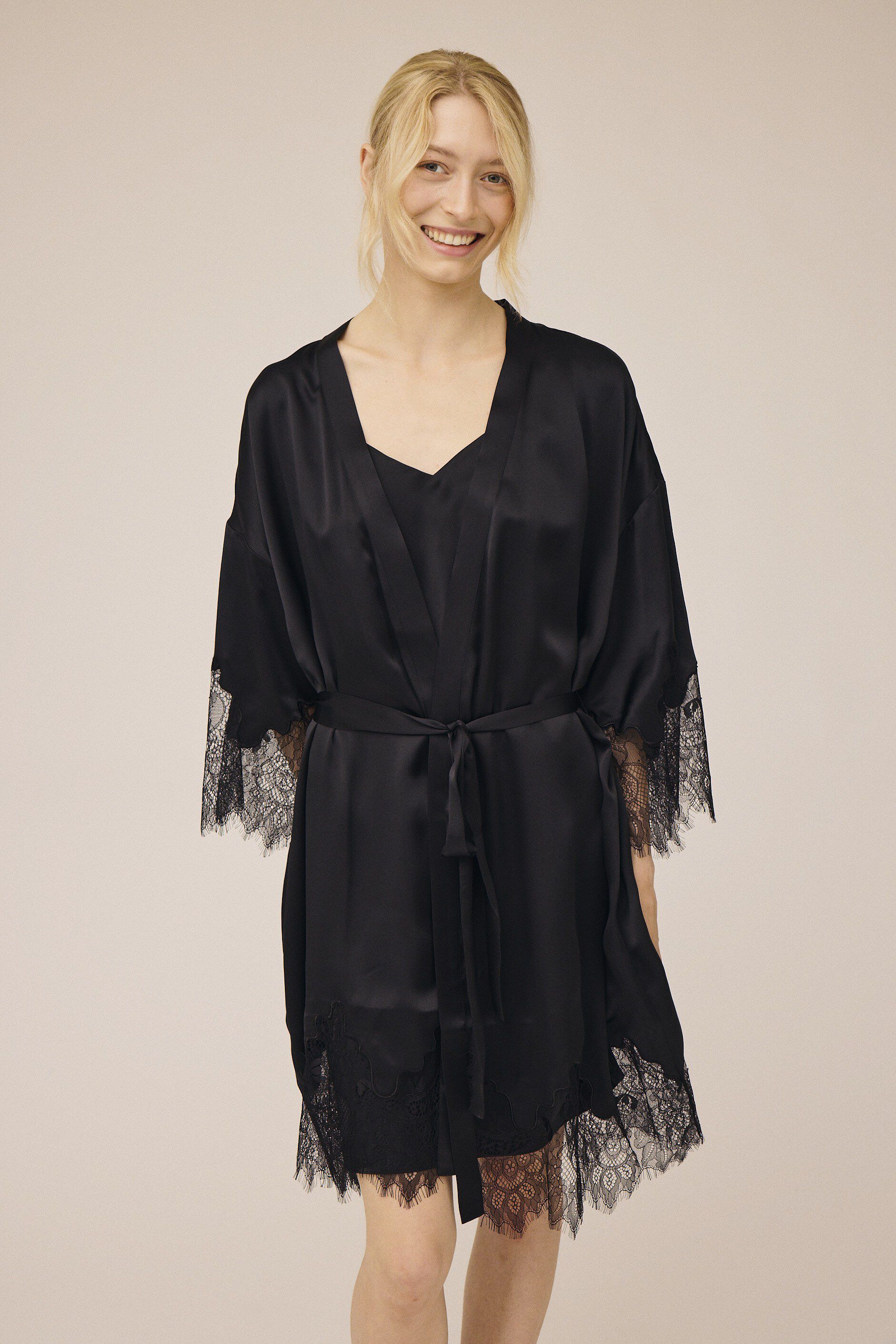 Moon 6 G - Short Kimono w. Lace, 100% Silk