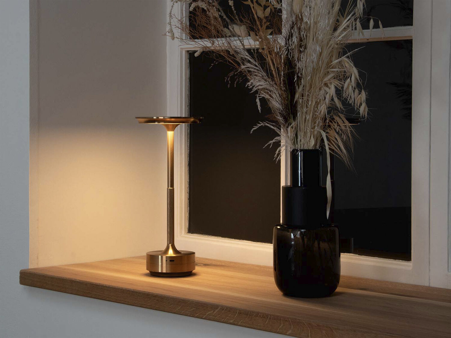 AVA Table Lamp