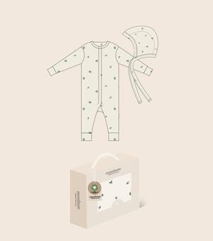 Sleep suit & bonnet giftbox