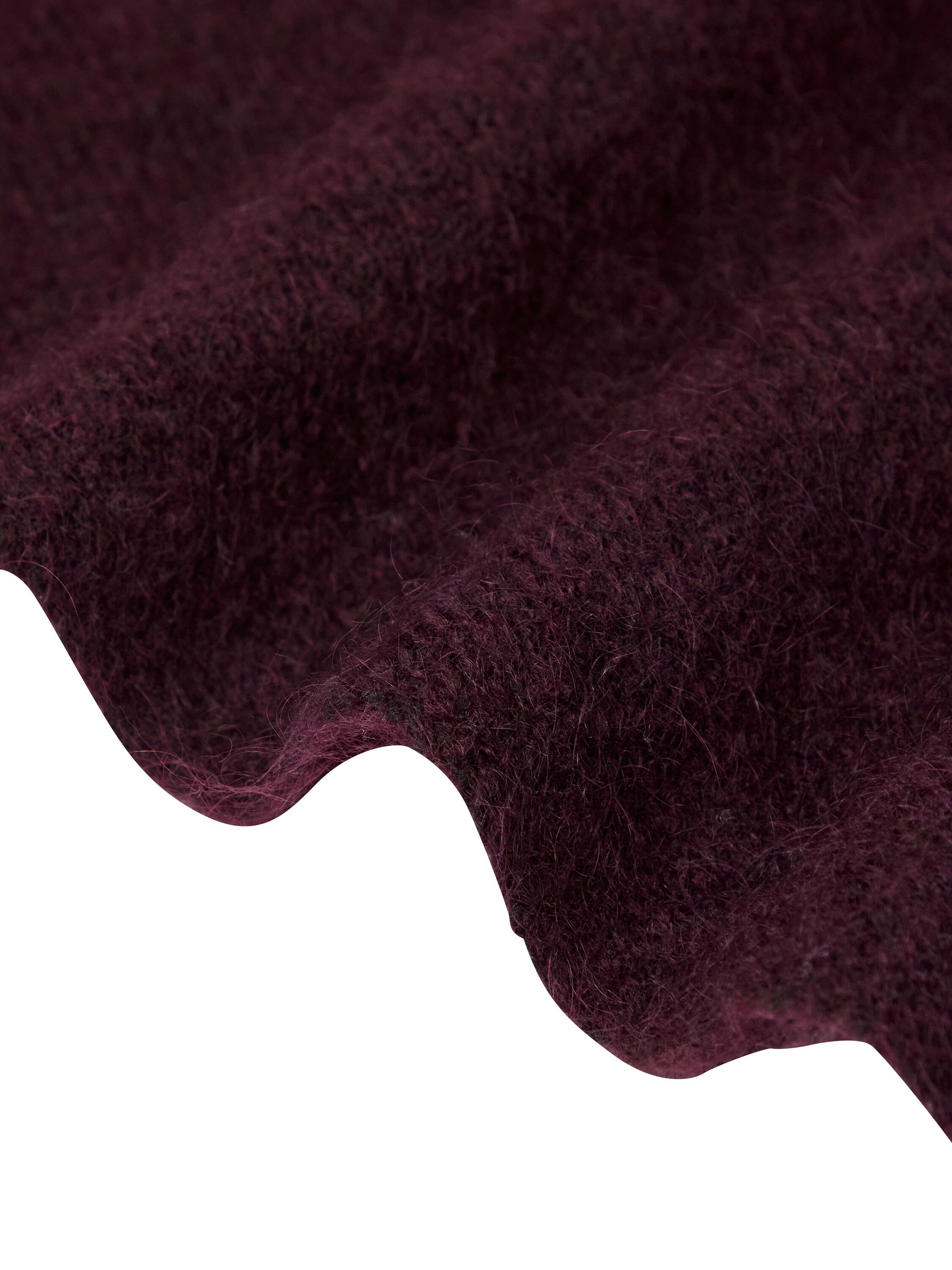 Mykt, strikket trekantskjerf i moha