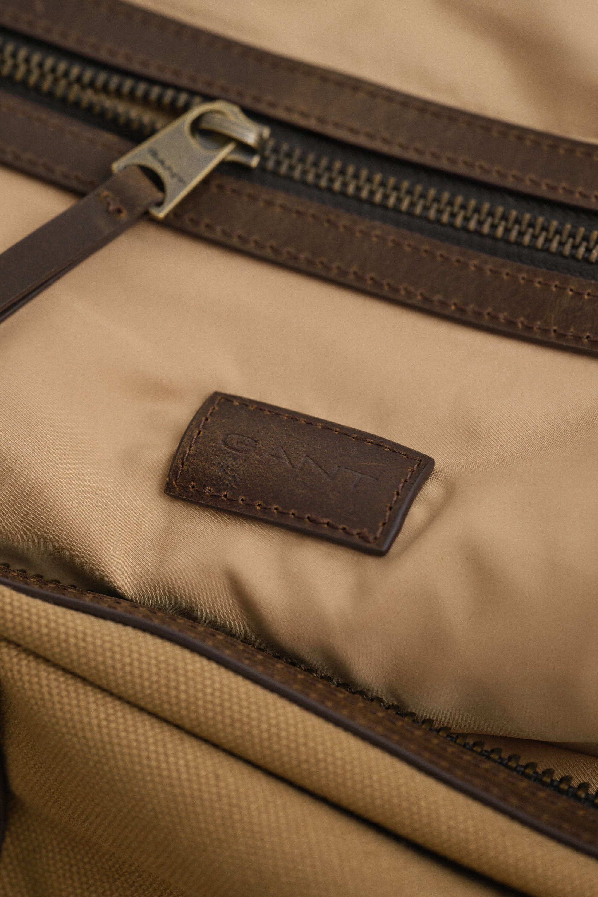 MODERN PREMIUM DUFFLE BAG