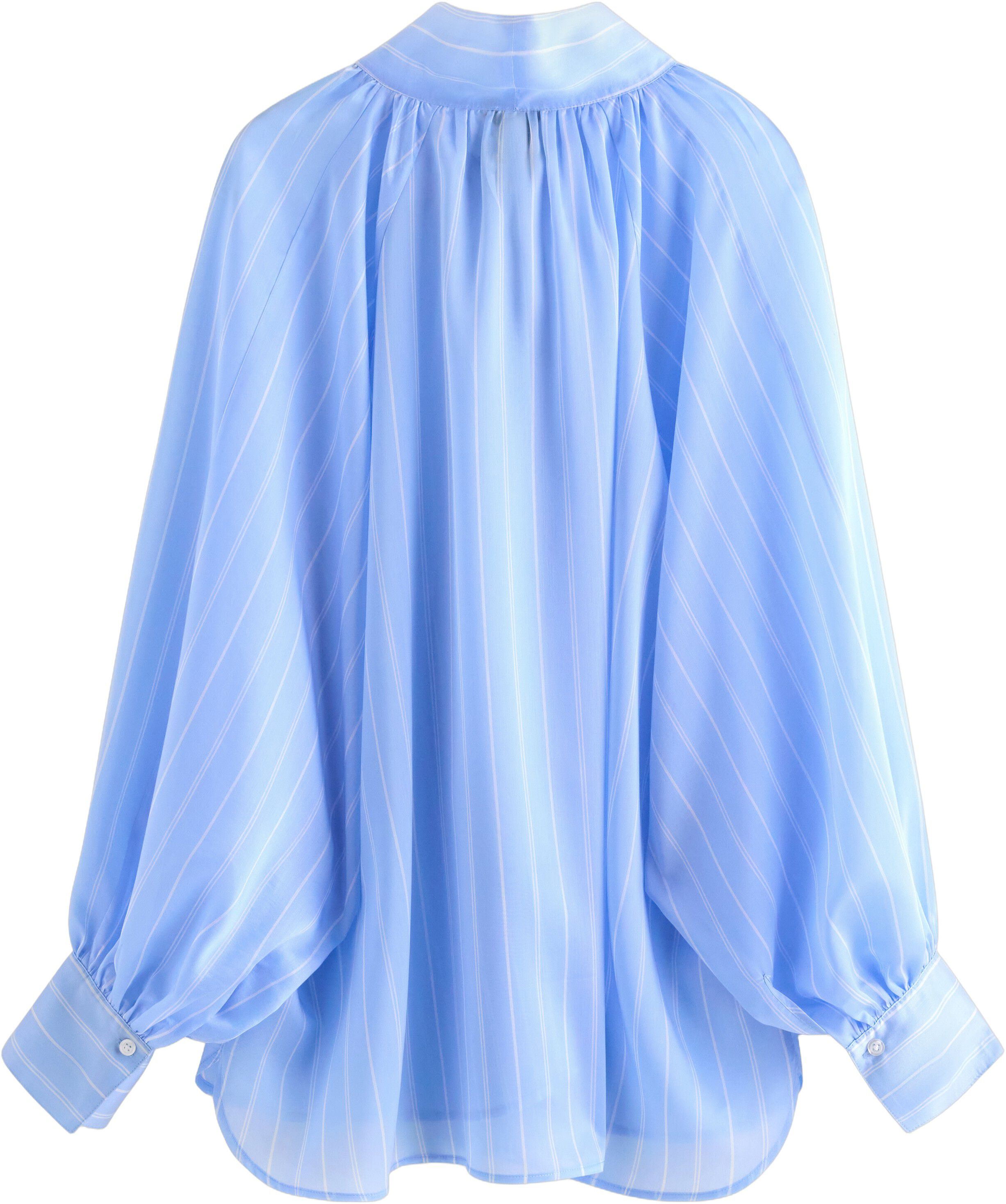 Lightweight blouse with an oversize