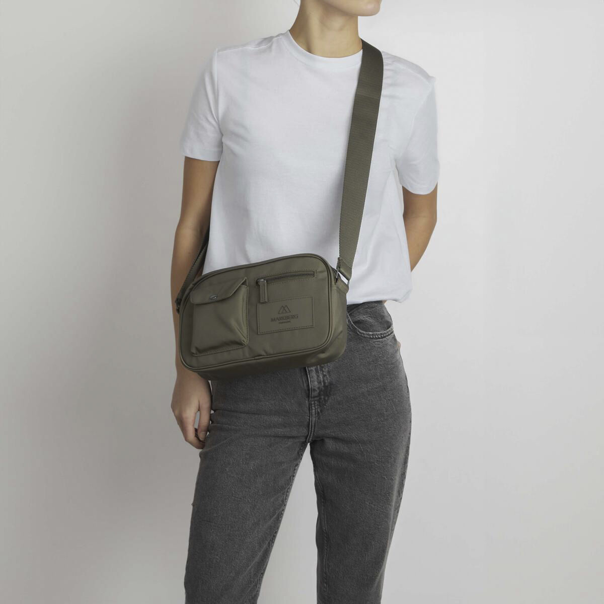 DarlaMBG Crossb. , Monochrome