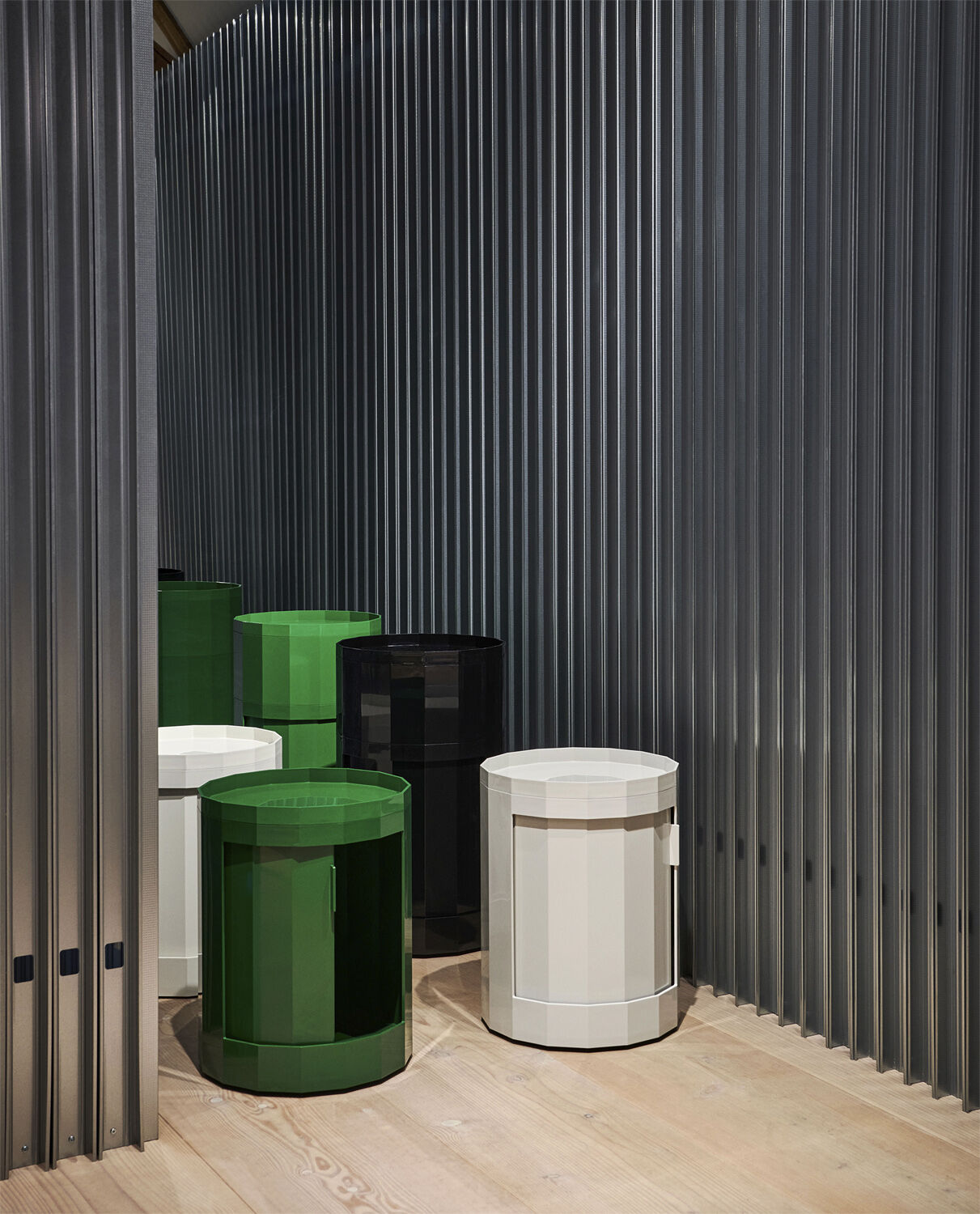 Facet Cabinet incl. feet and castor