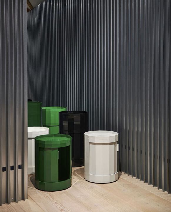 Facet Cabinet incl. feet and castor