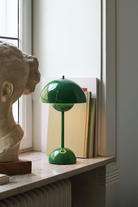 Flowerpot Portable Lamp VP9, Magnetic Charger