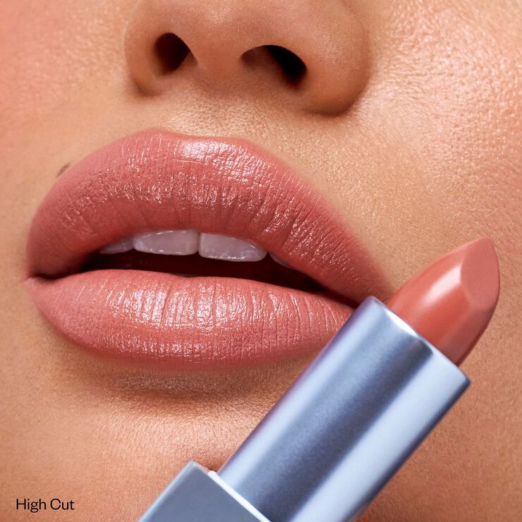 Weightless Lip Color - Nærende, satinagtig læbestift