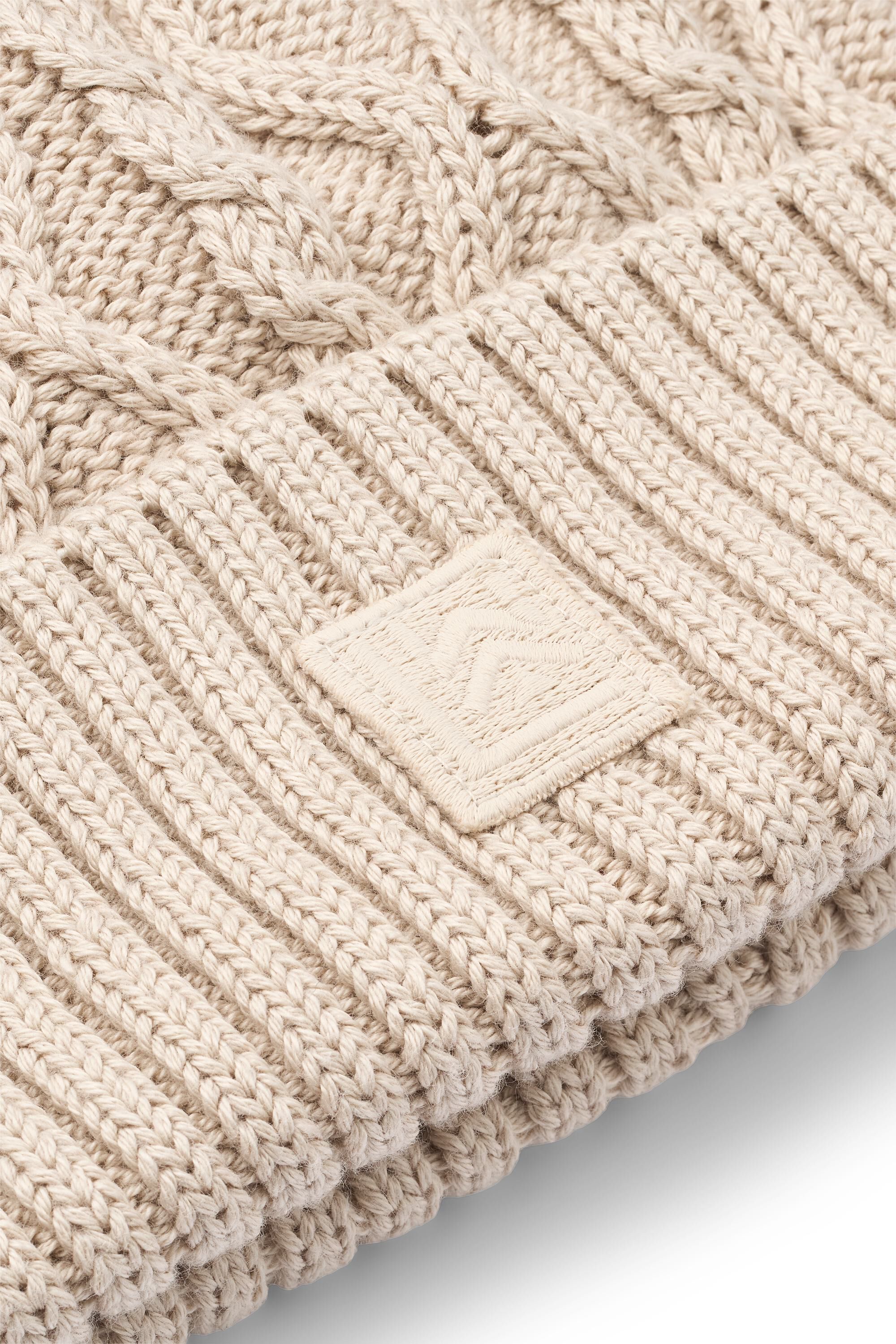 Ezra Beanie w. Cables