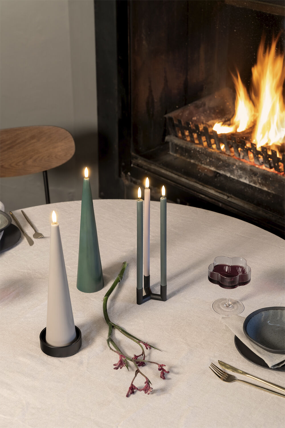 Light Candleholder pillar, Matte black, 9x3 cm