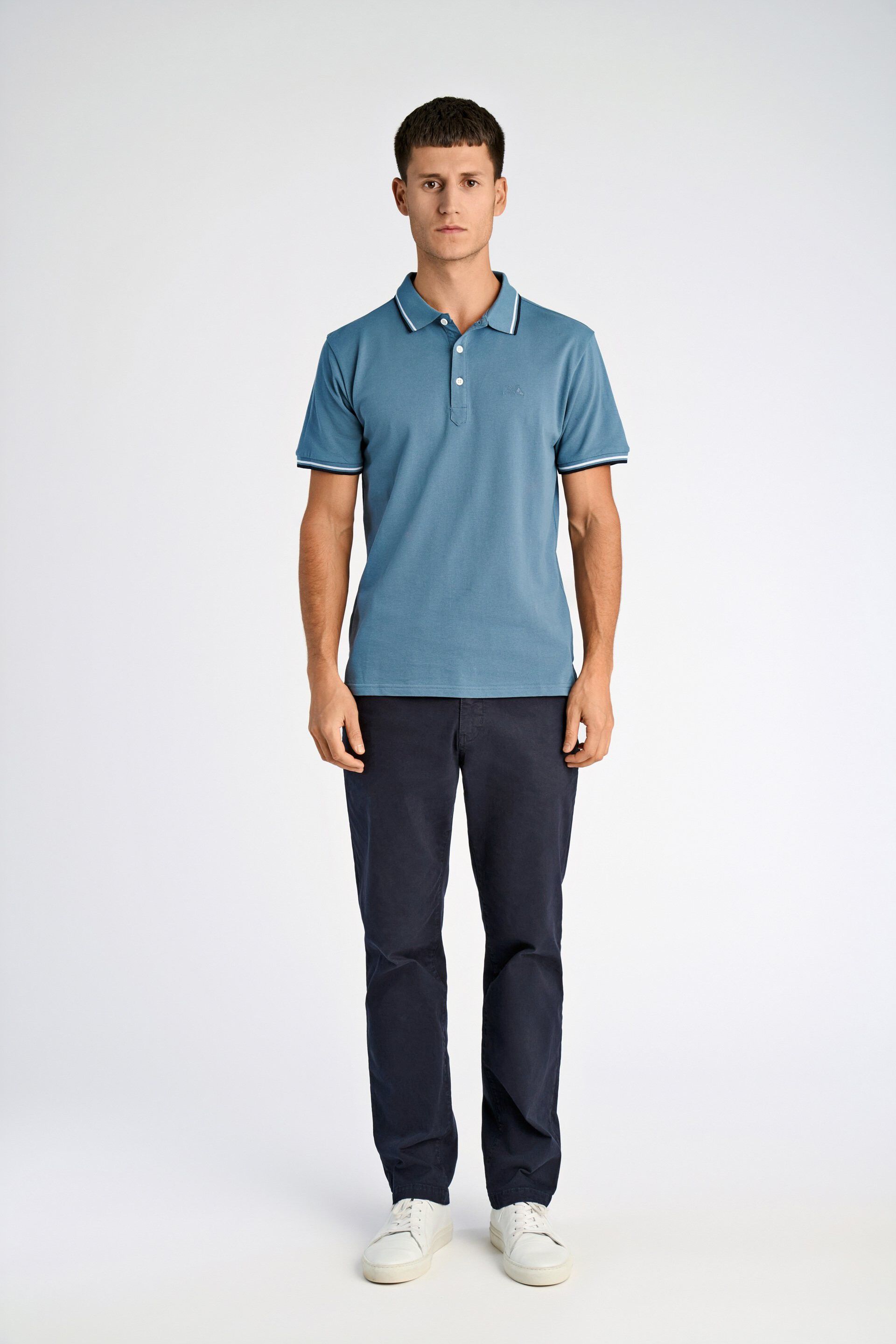 Polo shirt w. contrast piping