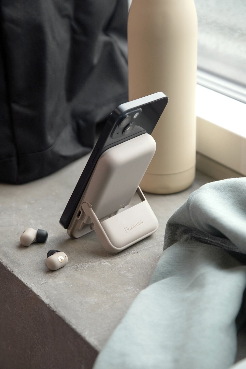 toCHARGE GO In-ear &oslash;retelefoner, tr&aring;dl&oslash;s lading og powerbank