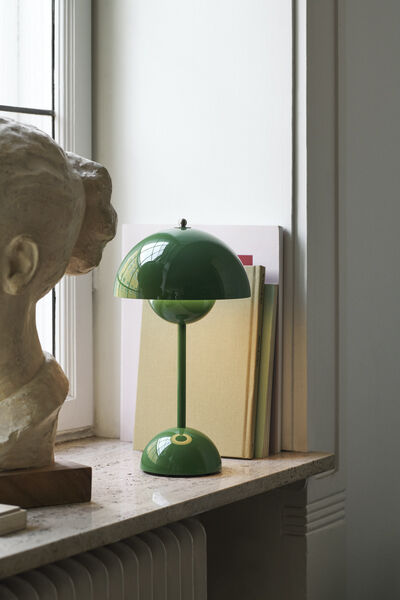 Flowerpot Portable Lamp VP9, Magnetic Charger