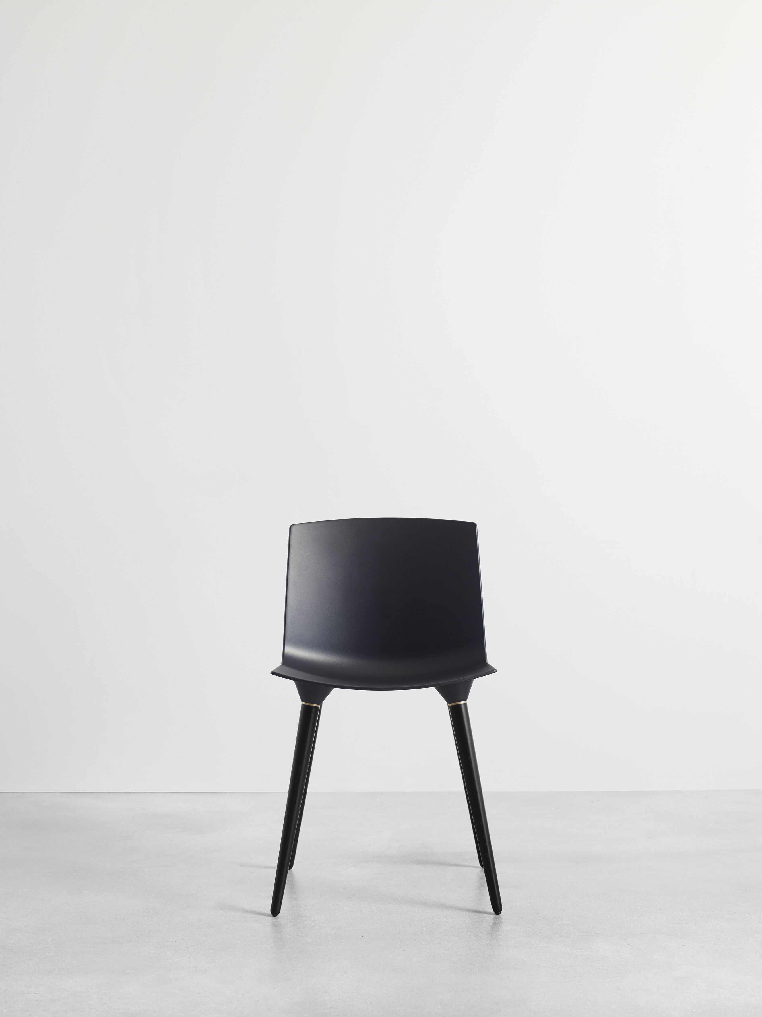 TAC Chair plast Black / Black