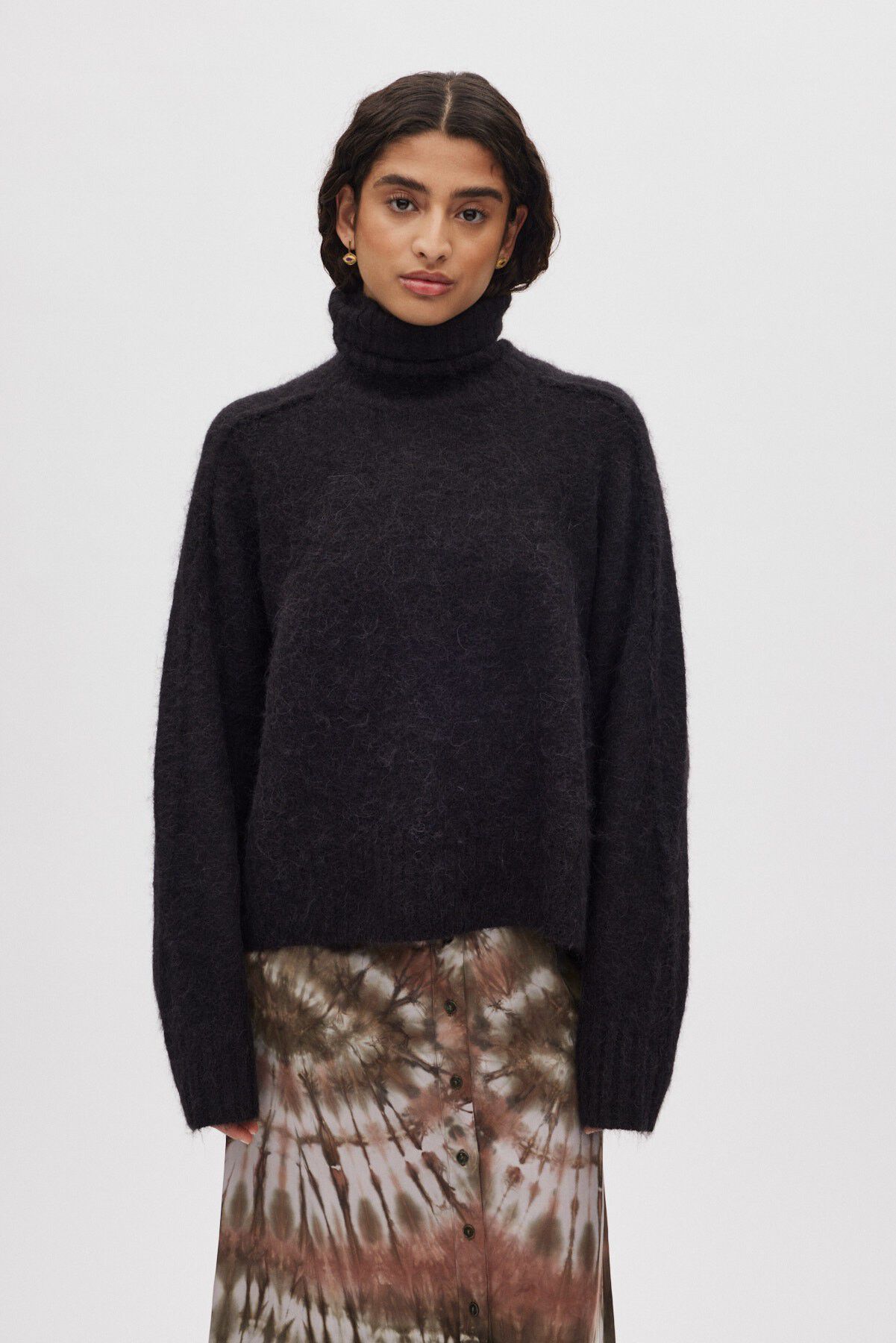 Fluffy knit funnel-neck sweater - M