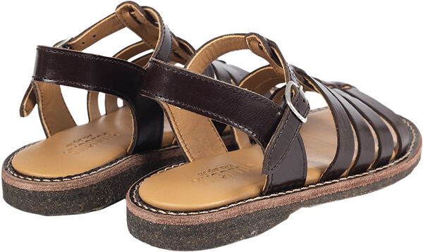 Sandal med åben tå og spændelukning