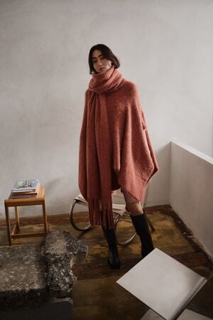 Fluffy knit poncho - Dede