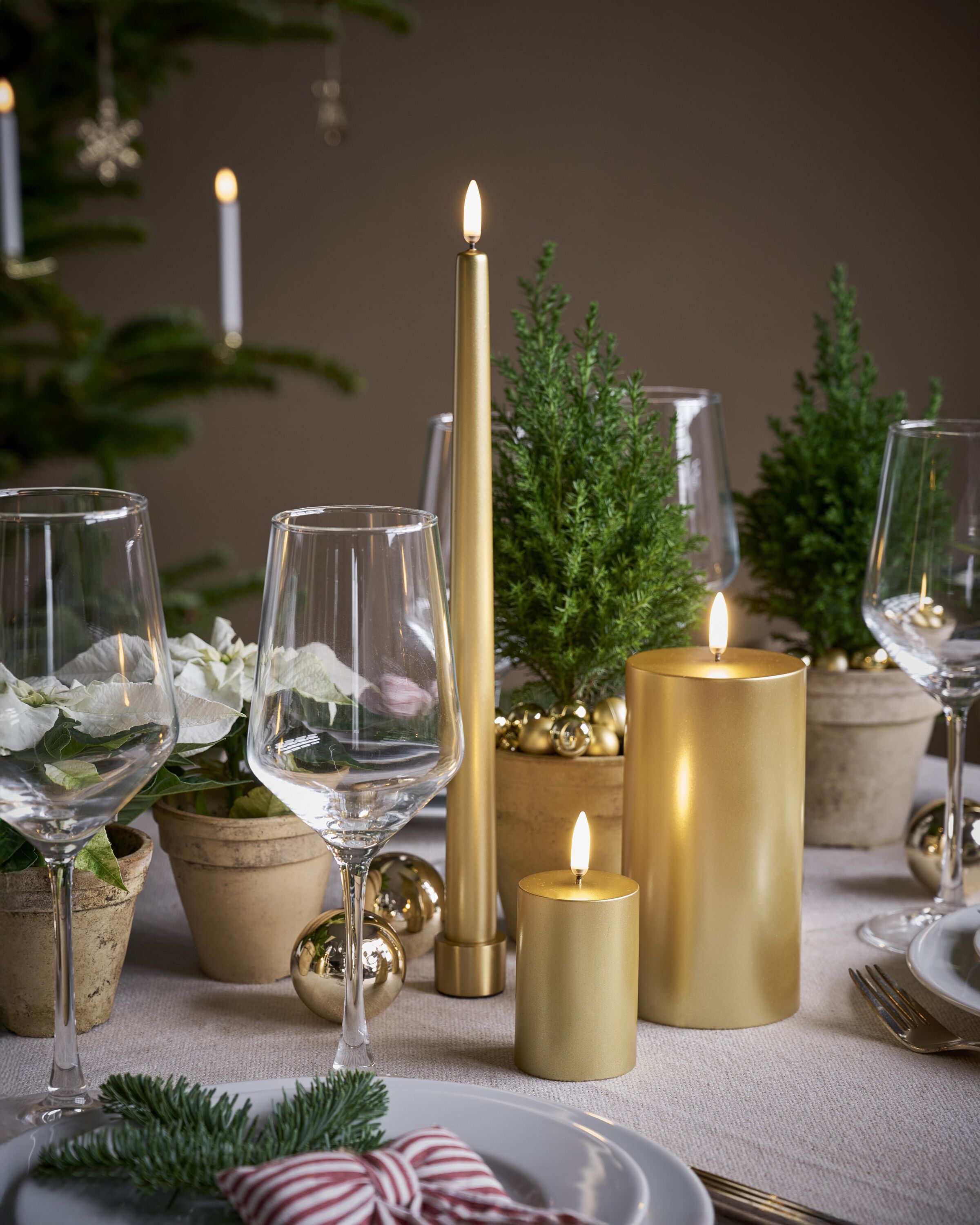 LED pillar candle, Gold finish, Smooth, 5x7,5 cm