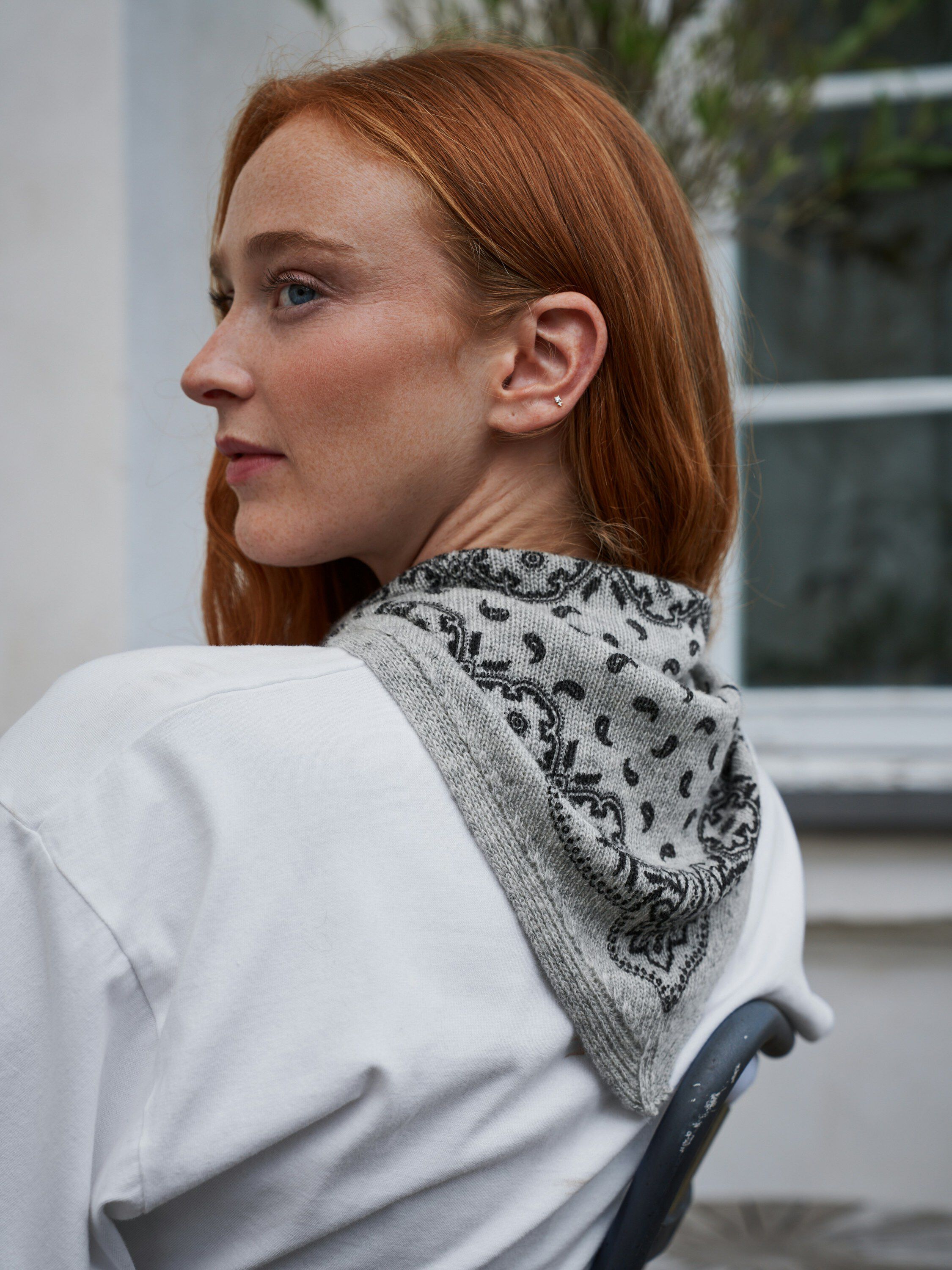 Ariya Paisley Knit Scarf