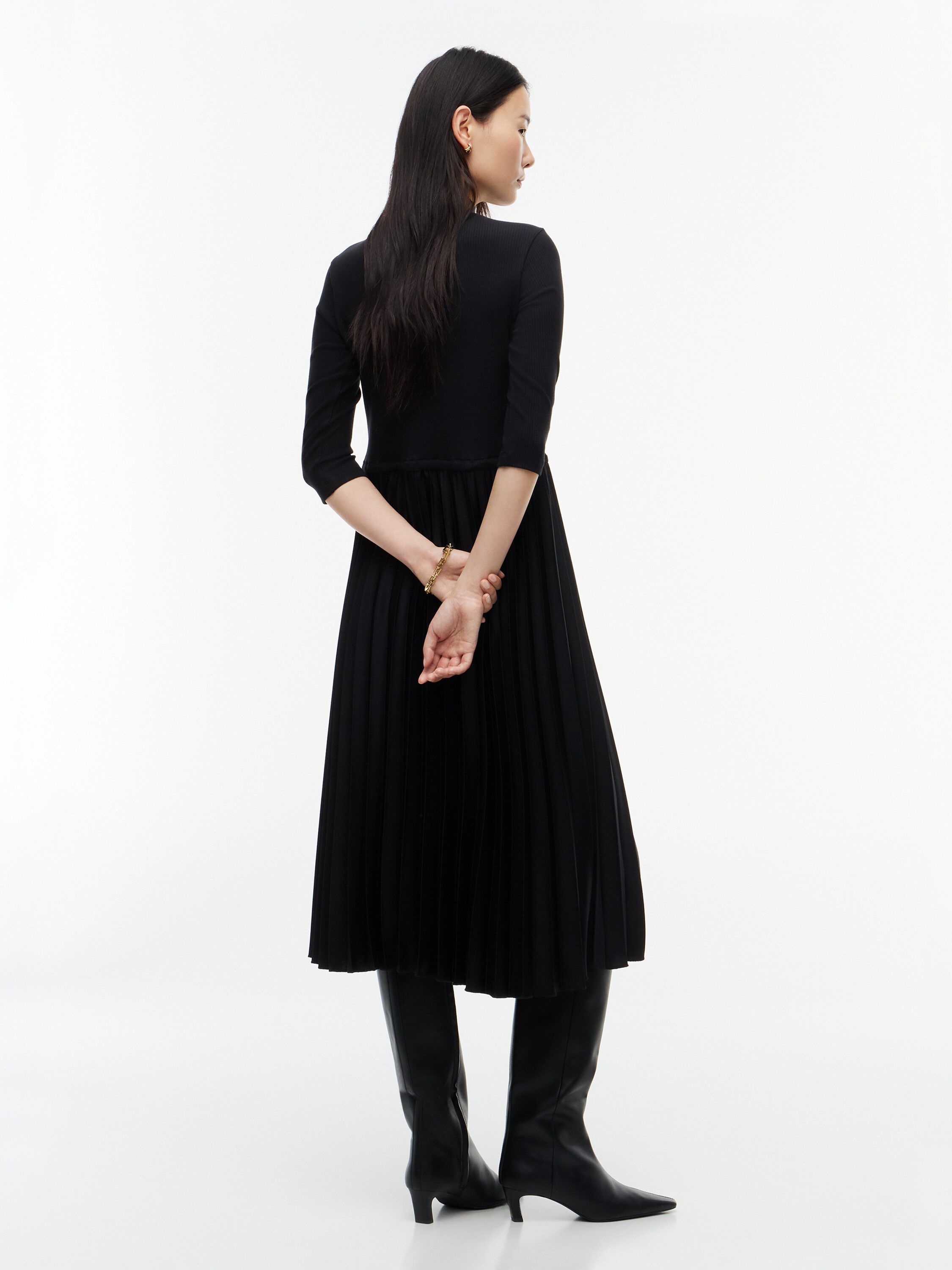 Ribbed Pleated Slim Midi Dress